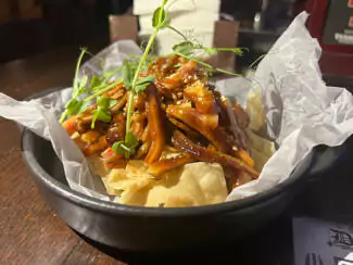 Свині вушка в медово-гострому соусі