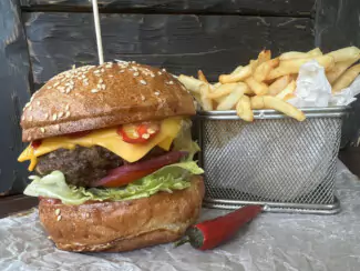 Бургер «АРМАДА» з яловичою котлетою (гострий) - 350 гр