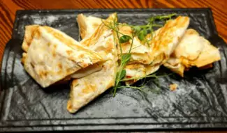 лаваш з трьома видами сиру