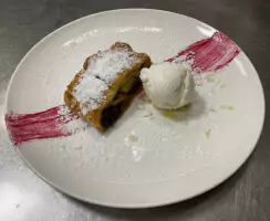 Яблучний штрудель