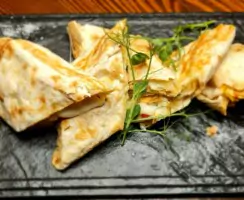 лаваш з трьома видами сиру